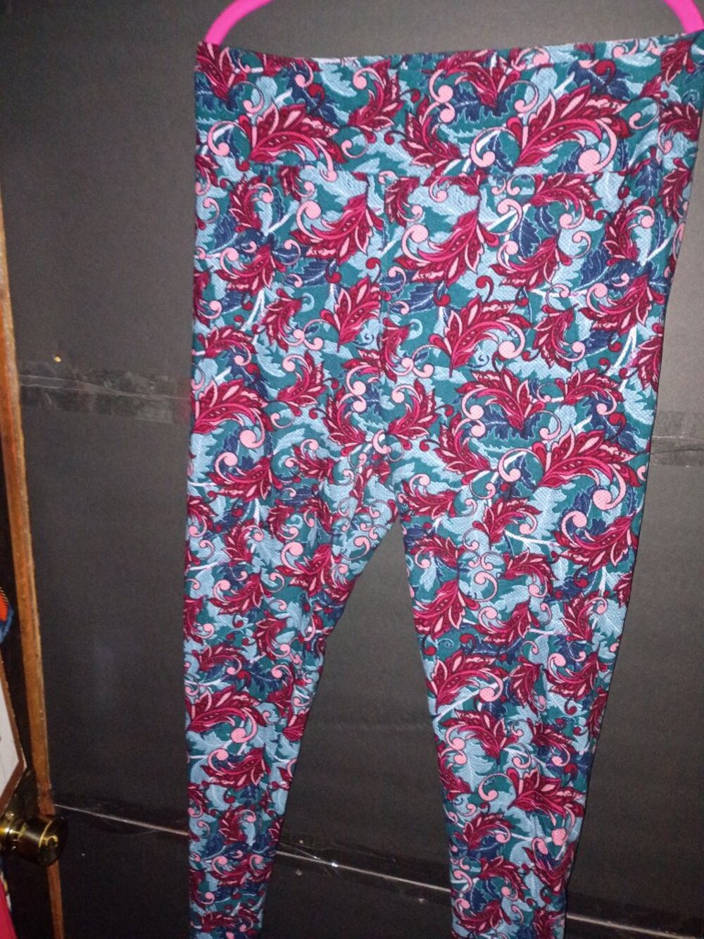 Lularoe tall and curvy legging in colorful leaf print measurement in photos NWOT